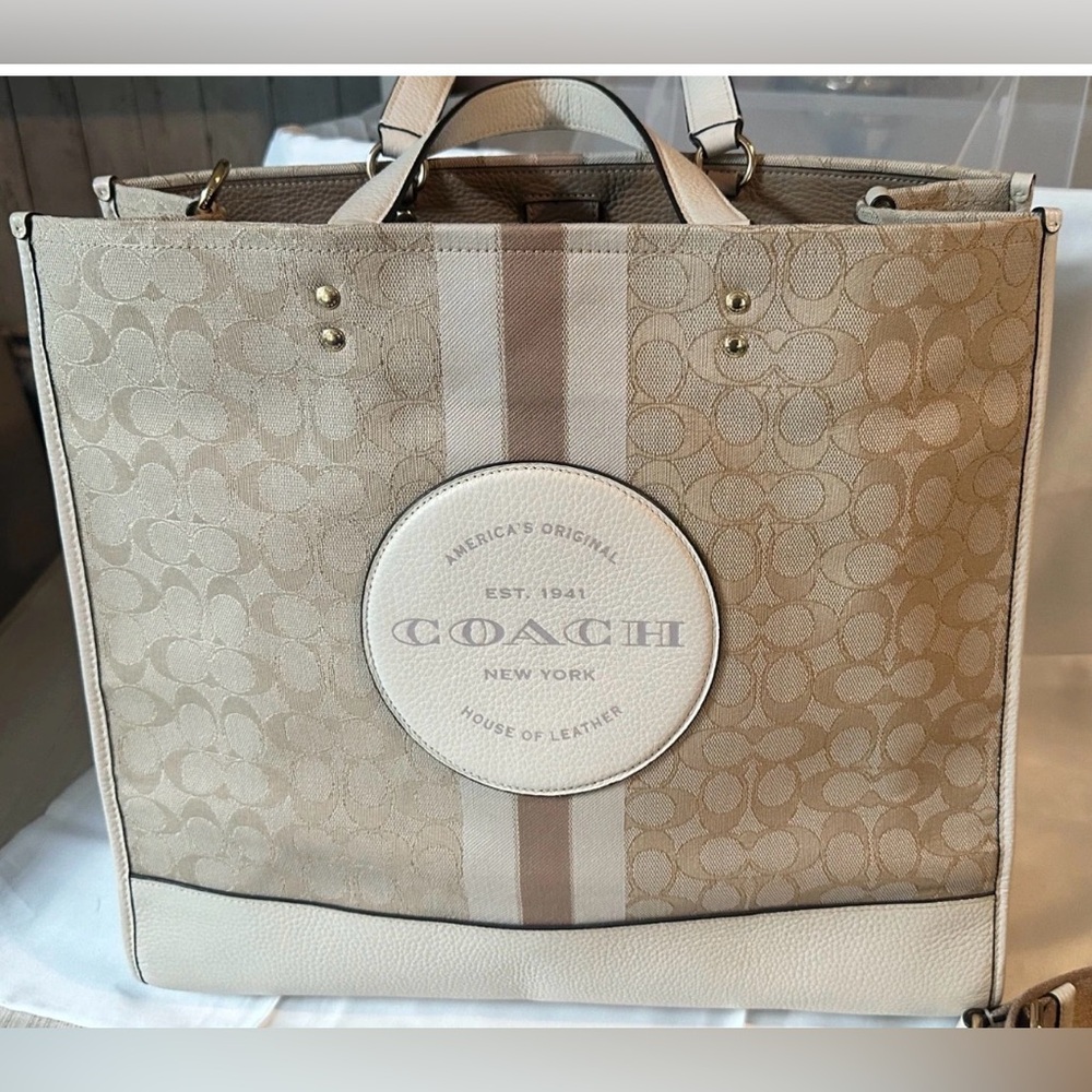 Coach Dempsey Tote Bag 40 In Signature Jacquard With Stripes EUC - Picture 5 of 9